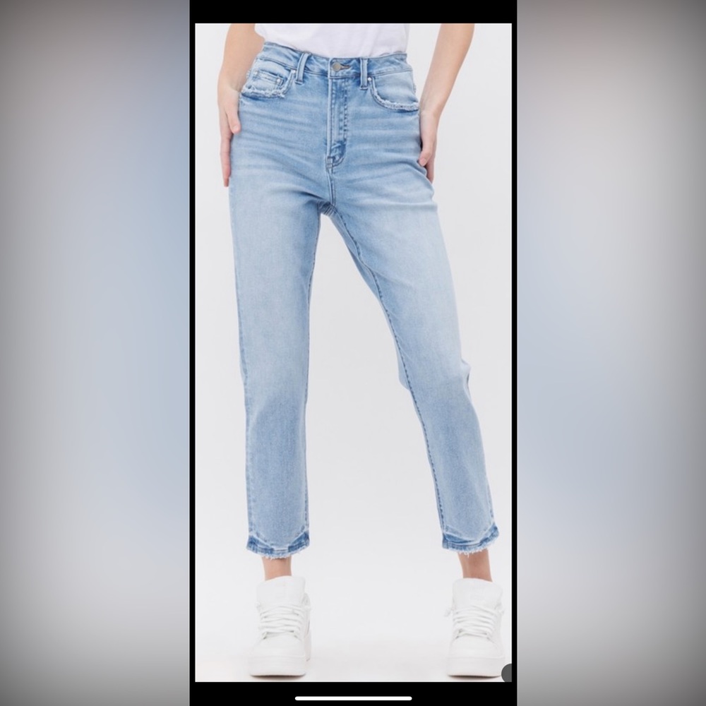 Light wash straight leg denim jeans Super stretchy!
